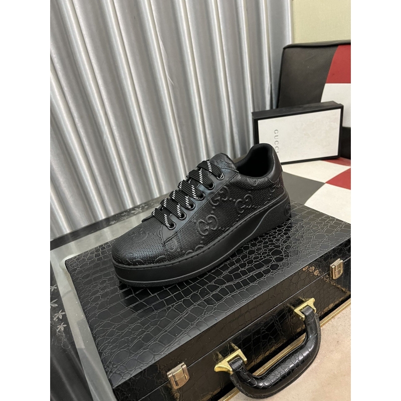 G*u*i casual shoes